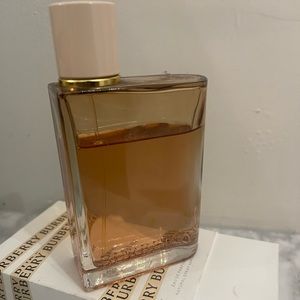 Burberry Her Intense 80% full